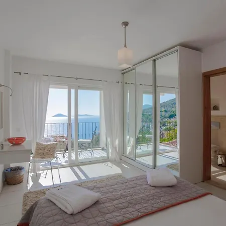 Sleeps 8 Pool Air Con Wifi كالكان