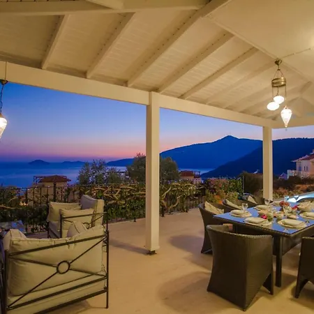 Sleeps 8 Pool Air Con Wifi فيلة كالكان