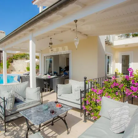 Sleeps 8 Pool Air Con Wifi فيلة كالكان
