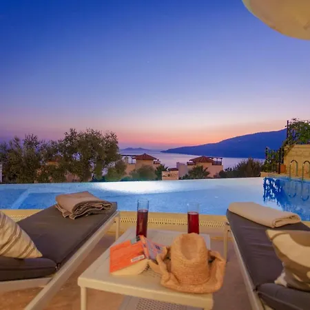 Sleeps 8 Pool Air Con Wifi *