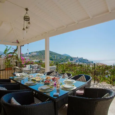 Sleeps 8 Pool Air Con Wifi فيلة *