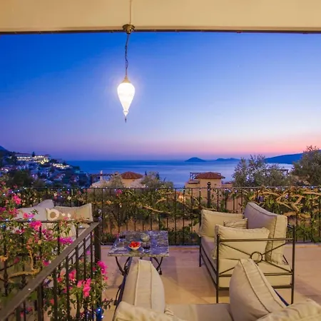 Sleeps 8 Pool Air Con Wifi فيلة كالكان