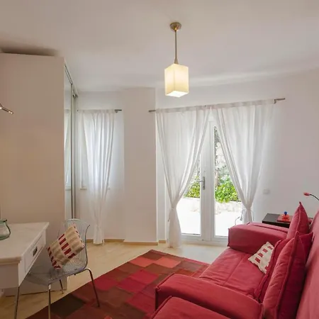 Sleeps 8 Pool Air Con Wifi فيلة