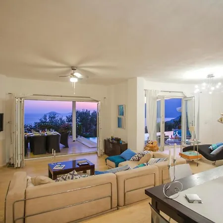 Sleeps 8 Pool Air Con Wifi فيلة *