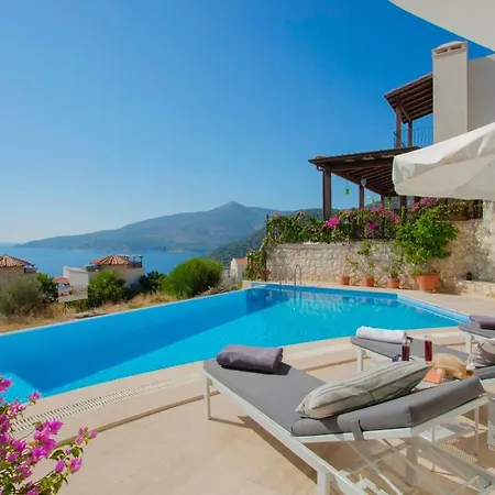 Sleeps 8 Pool Air Con Wifi * كالكان