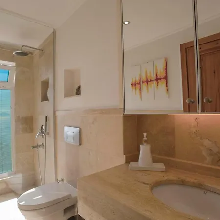 Sleeps 8 Pool Air Con Wifi *