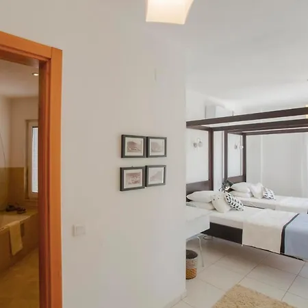 فيلة Sleeps 8 Pool Air Con Wifi *