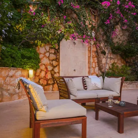 Sleeps 8 Pool Air Con Wifi فيلة