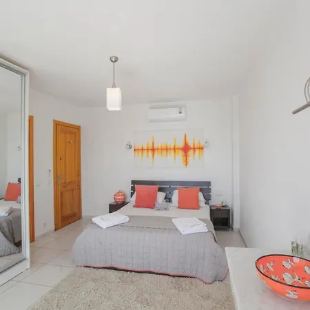 Sleeps 8 Pool Air Con Wifi فيلة *
