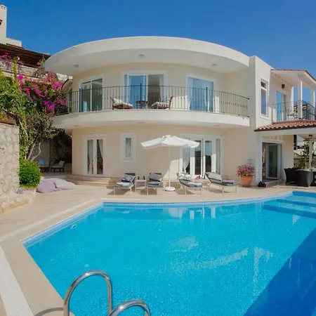 Sleeps 8 Pool Air Con Wifi