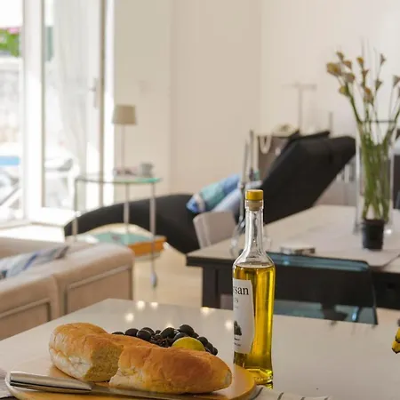 Sleeps 8 Pool Air Con Wifi فيلة كالكان