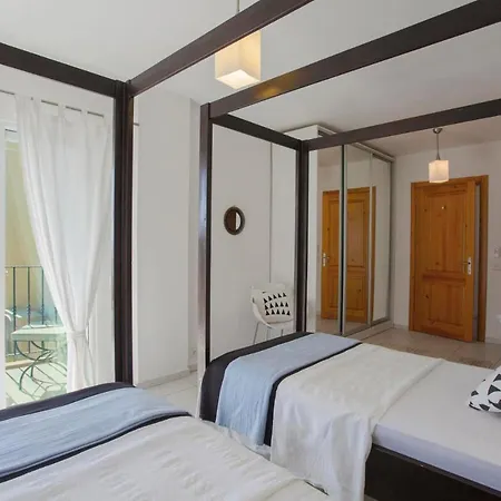 Sleeps 8 Pool Air Con Wifi *