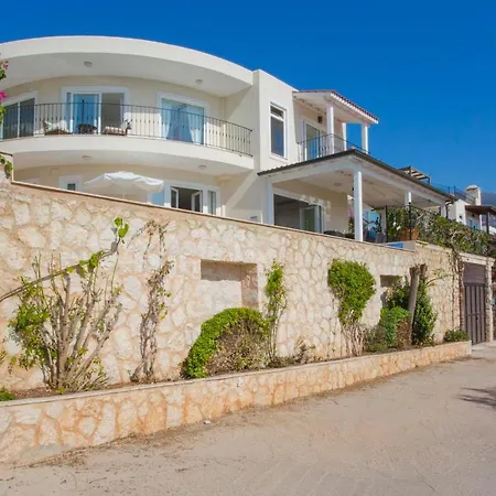 Sleeps 8 Pool Air Con Wifi