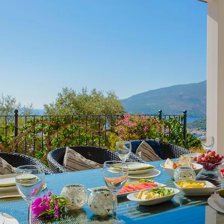 Villa Sleeps 8 Pool Air Con Wifi