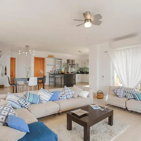 Sleeps 8 Pool Air Con Wifi Villa *